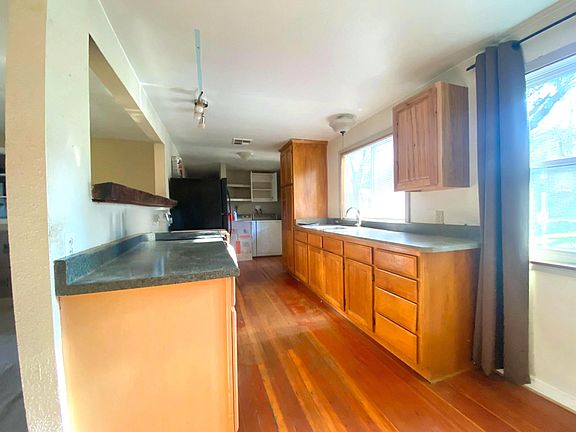 4th image of 233 Upper Applegate Rd