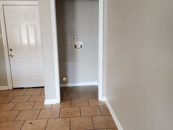 5th image of 2804 34th Ave E #D3