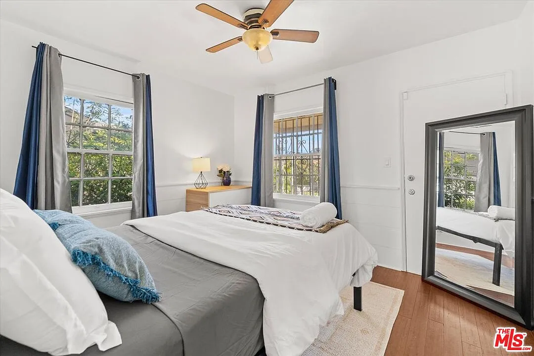 2 bed, 1.5 bath, 998 sqft, $3,400 — Photo 2