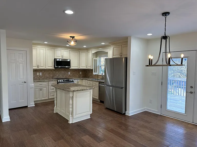8205 Kestrel Dr — Photo 2