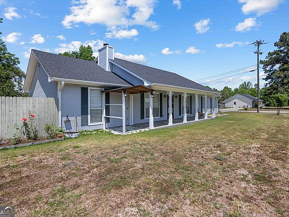 3rd image of 3939 Cat Creek Rd