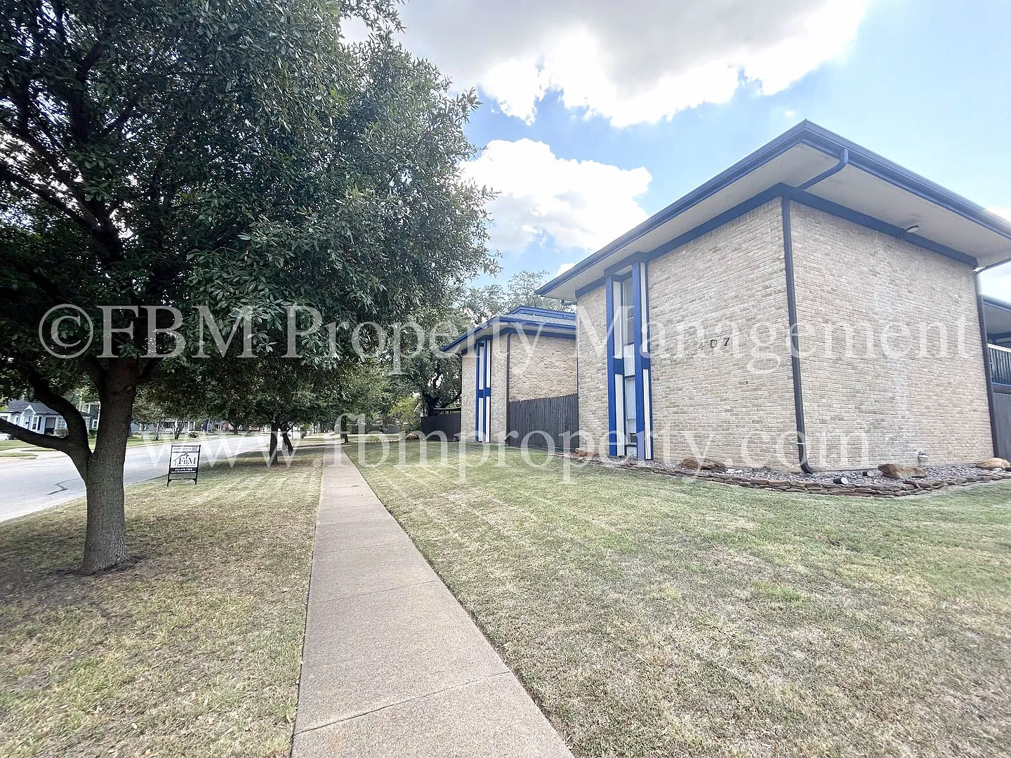 407 N Preston St, Unit B2 - Cozy 2 Bedroom, 2 Bathroom Apartment in Ennis, TX! — Photo 1