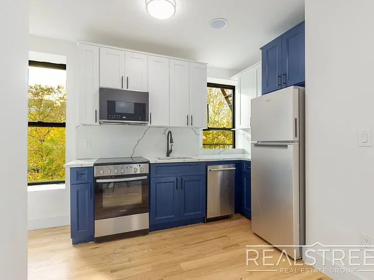 431 De Kalb Ave #3A — Photo 1