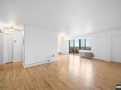 233 12th St APT 5E, Palisades Park, NJ, 07650