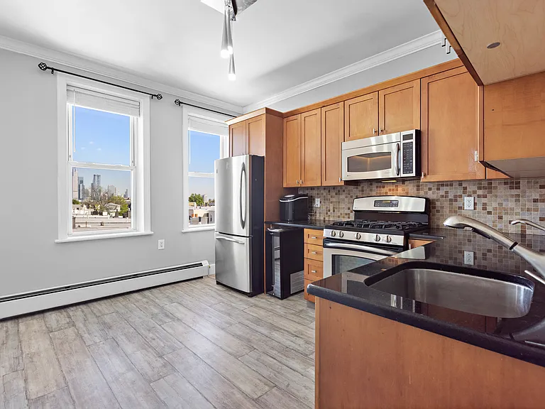 2614 Palisade Ave #4B — Photo 7