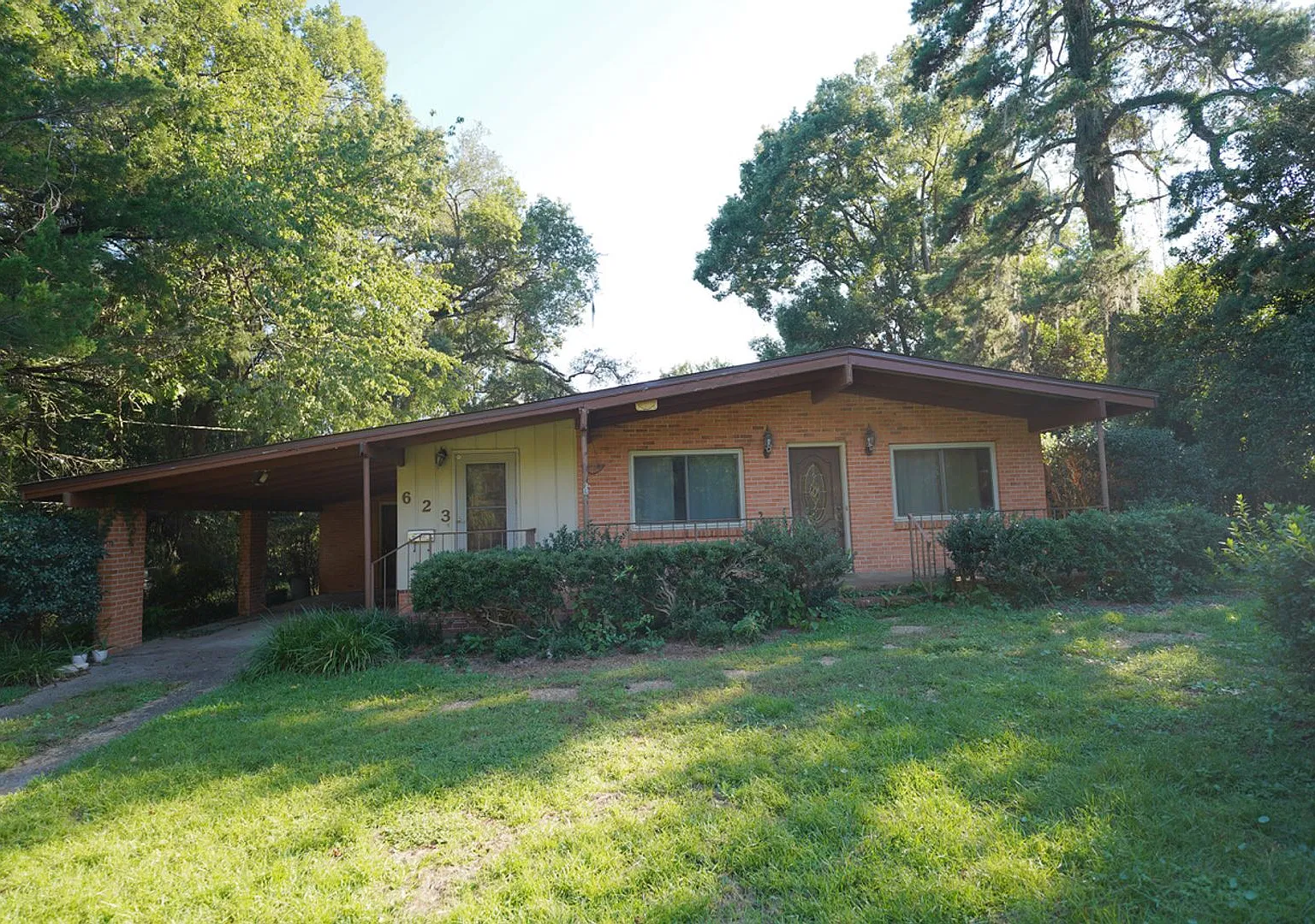 Secluded 3 BR / 2 BA home at end of cul-de-sac — Photo 1