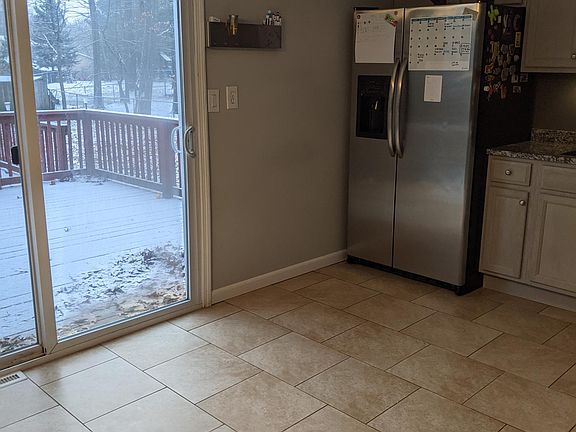 4th image of 22 Lamplighter Ln