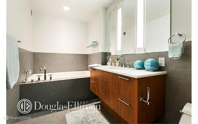 Rented by Douglas Elliman | media 27