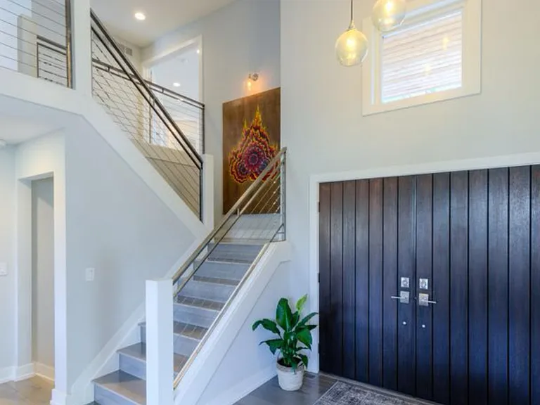 2439 Norwood Ave — Photo 5