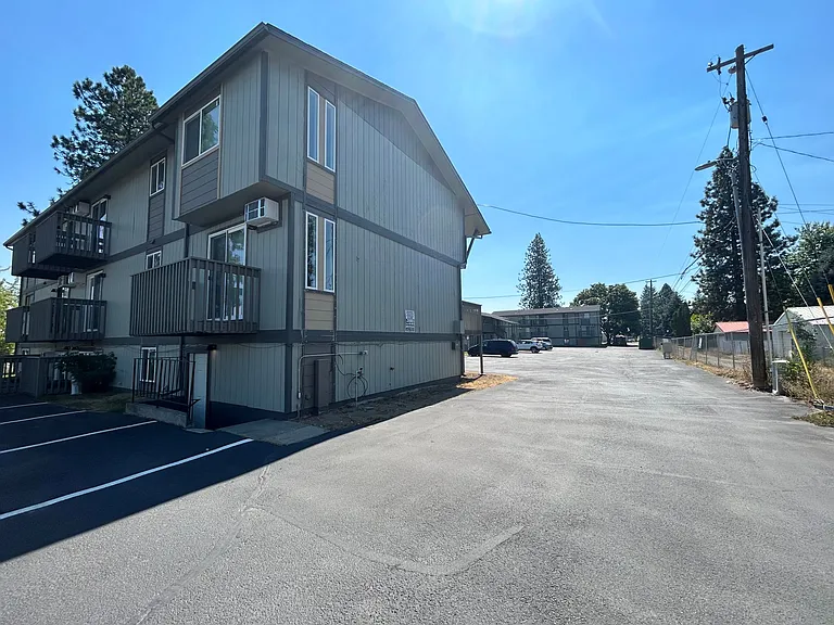 Greenwood Apartments — Photo 14