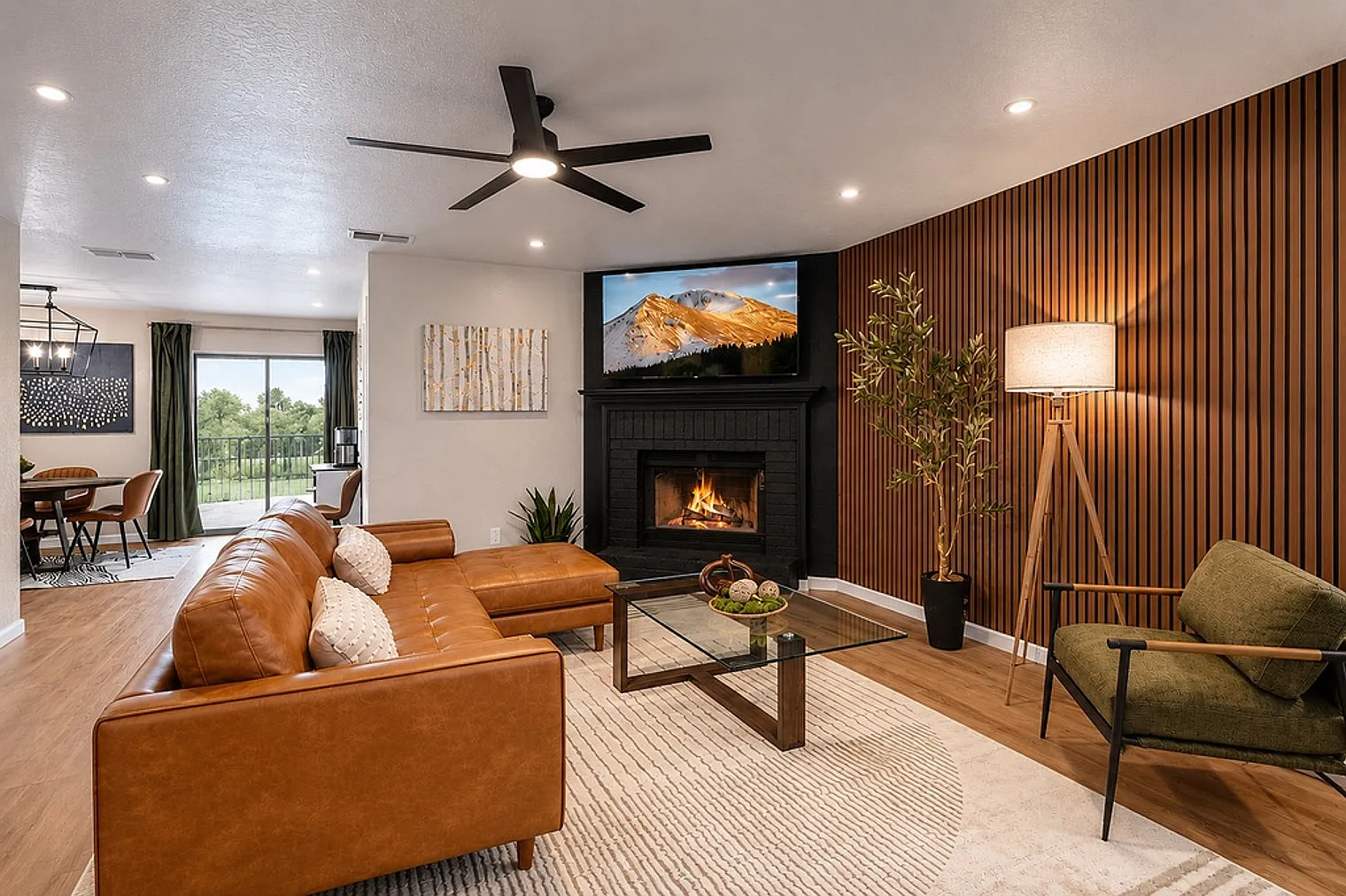 3 bed, 2.0 bath, 1399 sqft, $3,640 — Photo 3