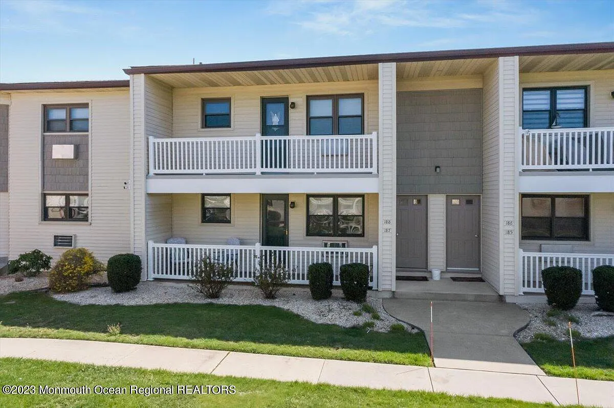187 Wharfside Drive photo 1