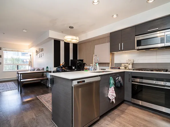 2858 W 4th Ave #212, Vancouver, BC V6K 1R2