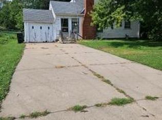 1881 McKnight Rd N, Maplewood, MN 55109