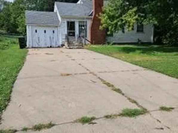 1881 McKnight Rd N, Maplewood, MN 55109