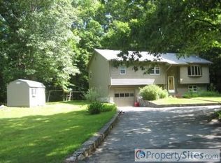 21 Hazelwood Rd, Glocester, RI 02857
