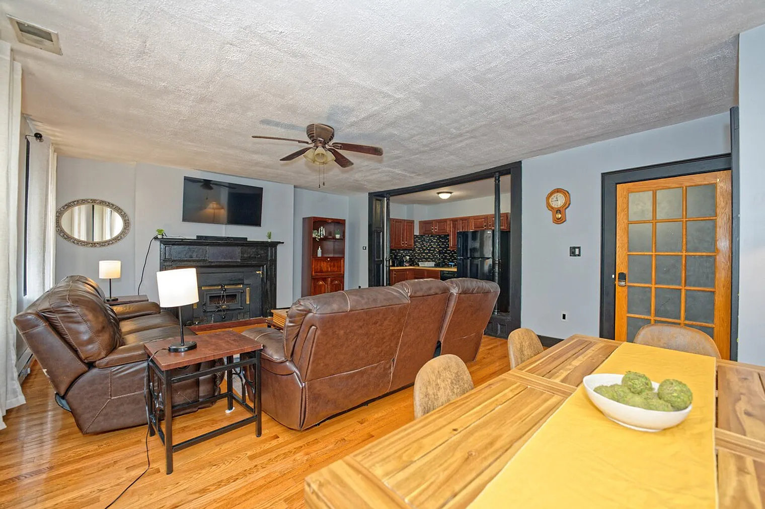 2 bed, 1.0 bath, $3,138 — Photo 3