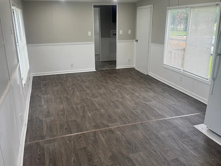107 Chris Dr — Photo 2
