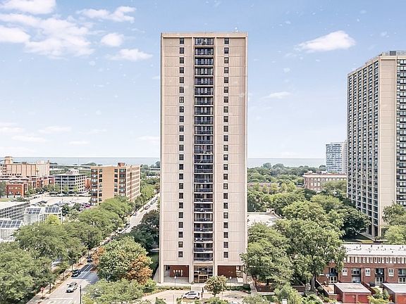 3rd image of 2605 S Indiana Ave Unit 1607