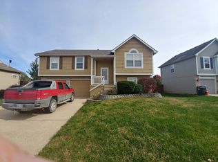 317 S Stone Creek Dr, Gardner, KS 66030