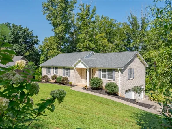 843 Montgomery Ct, Walnut Cove, NC 27052