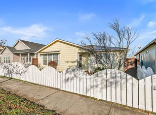 2324 Maple Park Dr, Medford, OR 97501