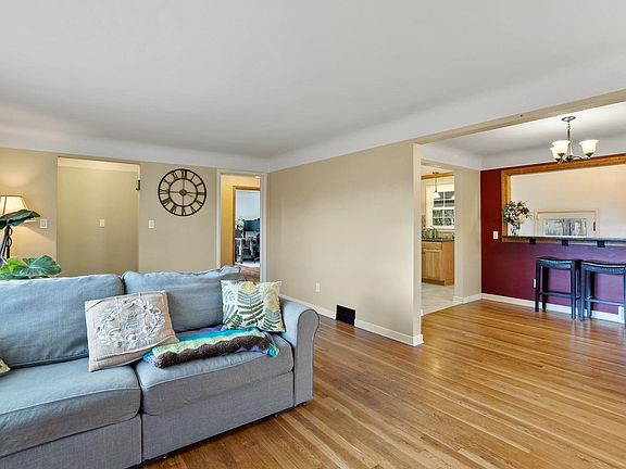 3rd image of 2816 W Heroy Ave