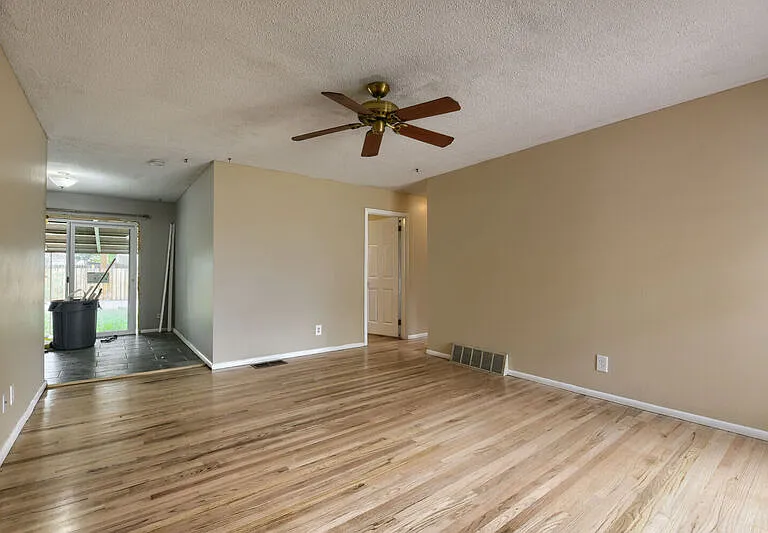 3006 Hudson St — Photo 3