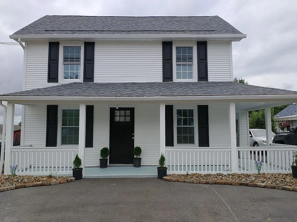 221 Connoq Main St photo 1