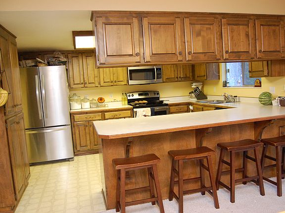 Spacious kitchen 