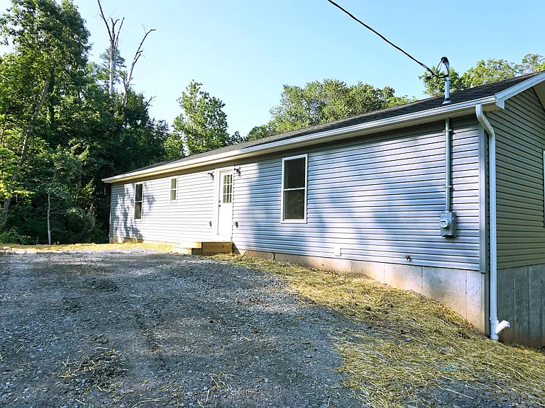 1091 Rolling Hills Rd — Photo 3