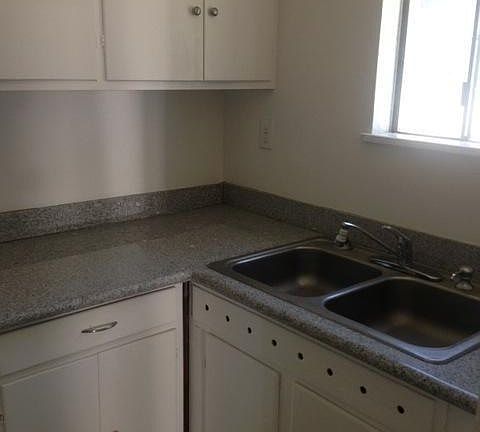 4th image of 1808 W Lockeford St