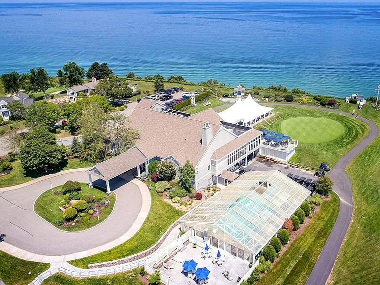 White Cliffs Country Club clubhouse, enclosed mineral spring heated pool