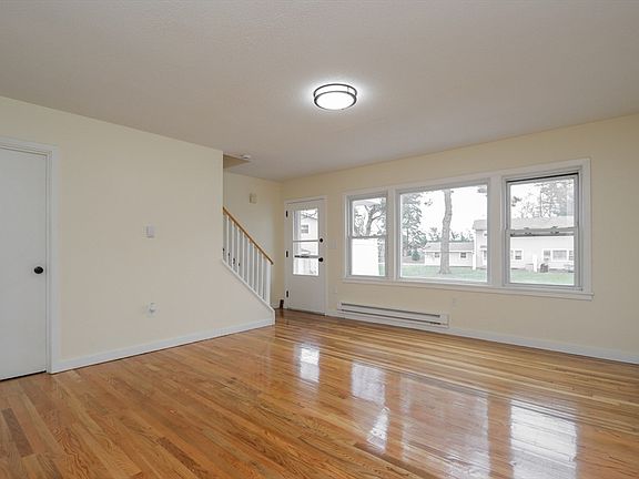5th image of 72 Honeysuckle Dr Unit 72