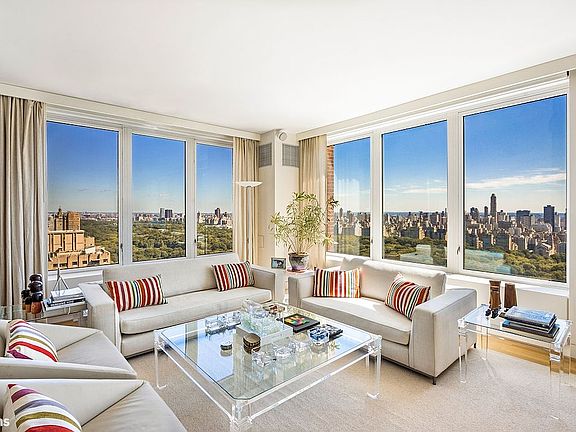 2nd image of 15 W 63rd St APT 37A