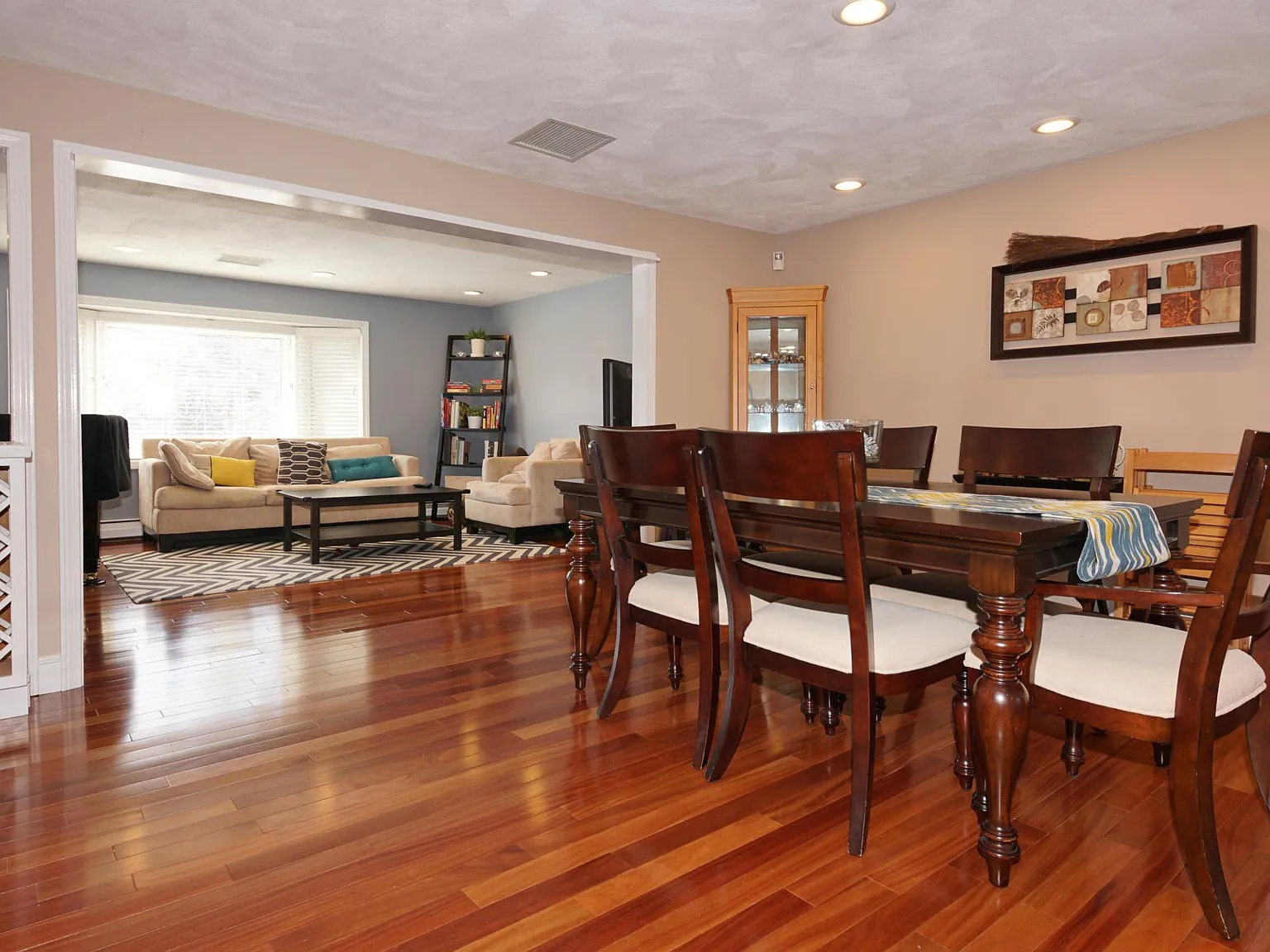 4 bed, 2400 sqft, $4,800 — Photo 4