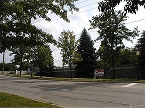 5th image of 300 E Huron St