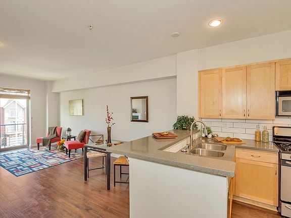 4th image of 2108 Yakima Ave