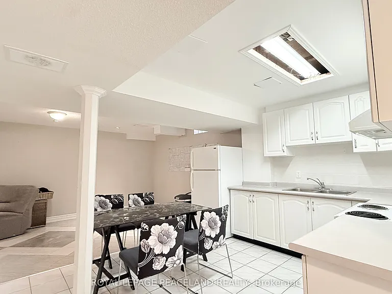 110 Annina Cres — Photo 36