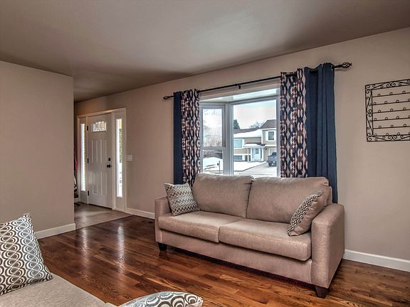 4th image of 7672 Bell Dr