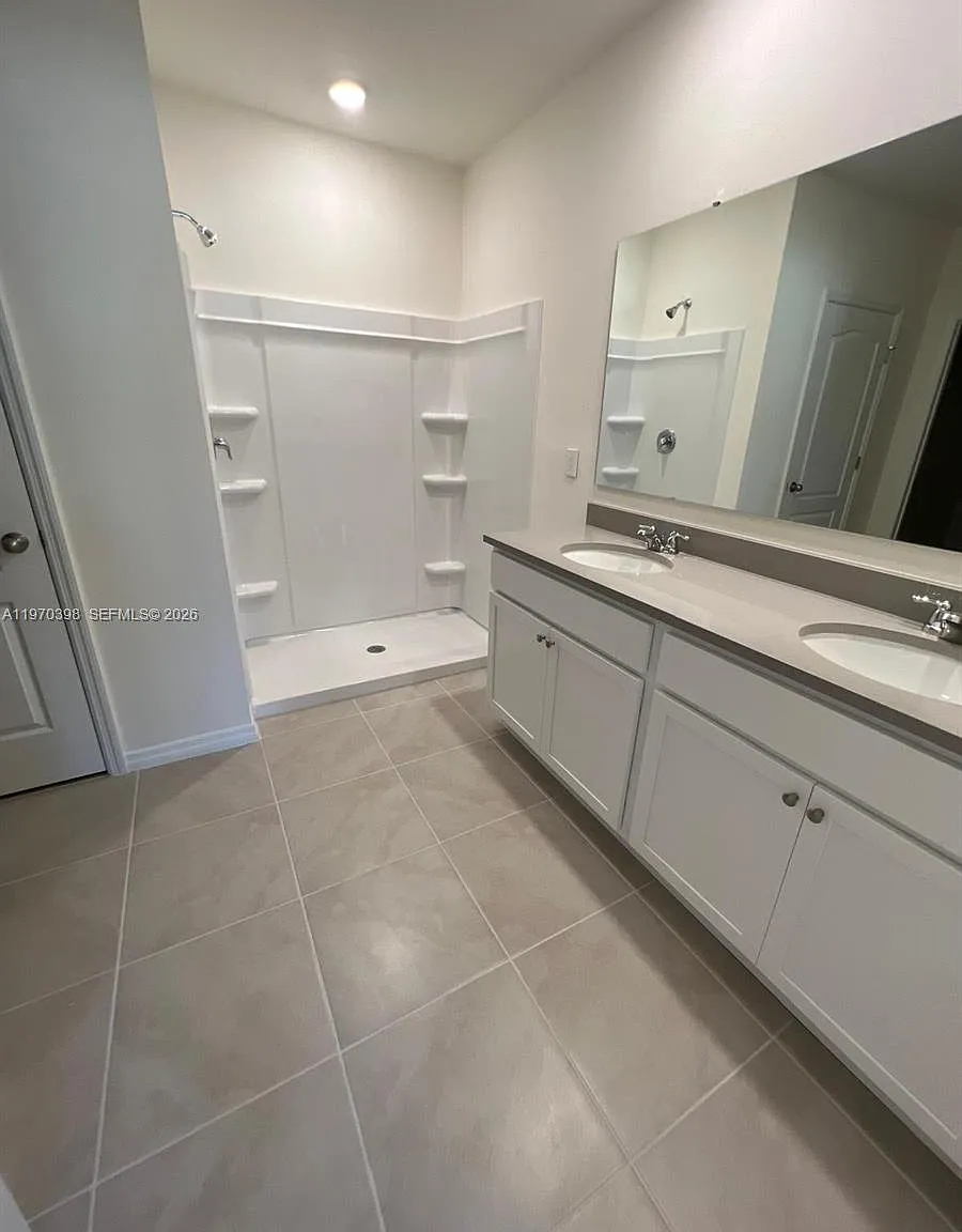 4 bed, 2.0 bath, $2,200 — Photo 4