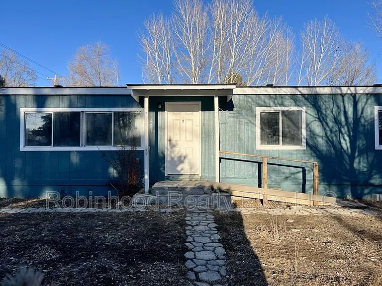 1006 Cedar St — Photo 4