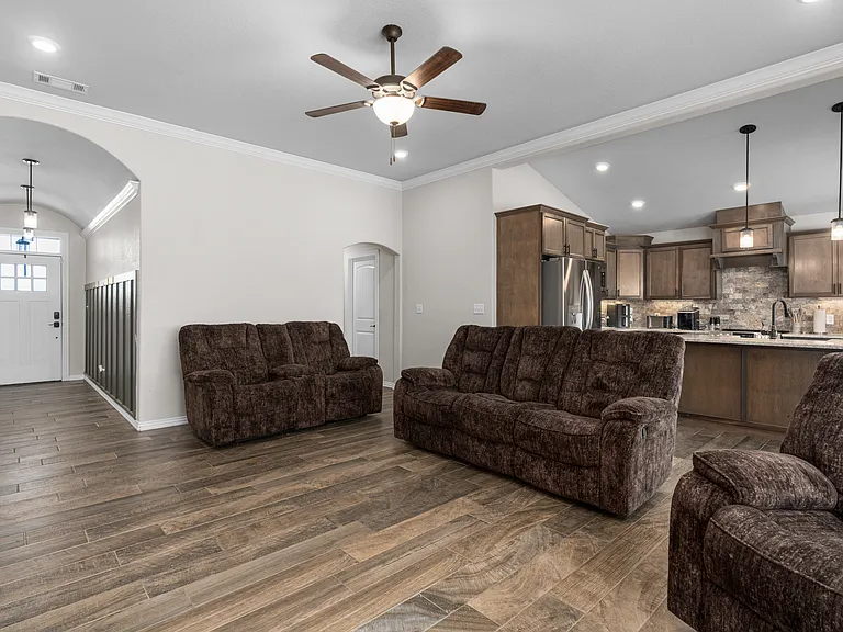 1505 Northridge Dr E — Photo 8