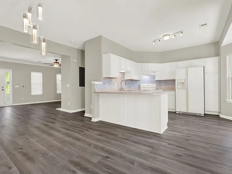 87 Benfield Cir — Photo 8