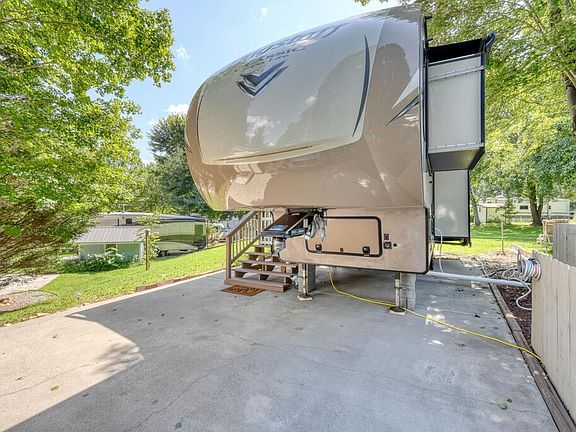 5th image of 132 Moccasin Ln