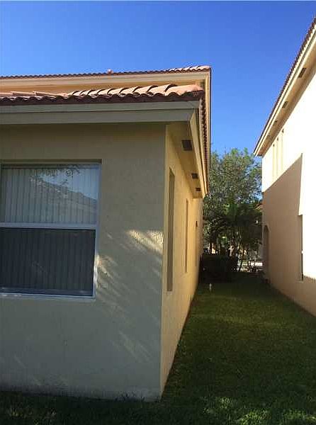 1st image of 953 NE 37th Ave