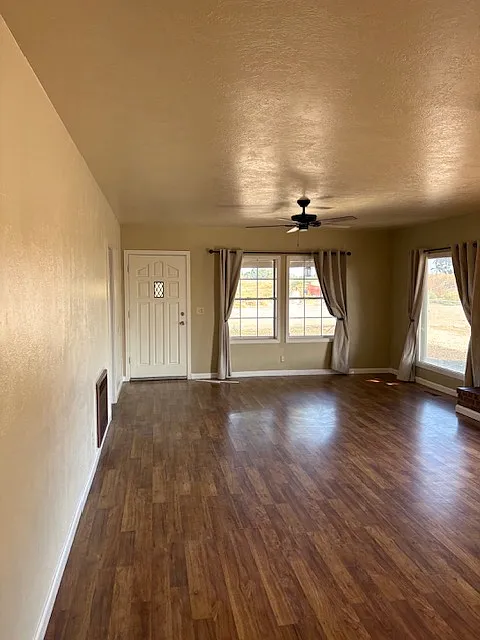 3 bed, 1410 sqft, $2,000 — Photo 4