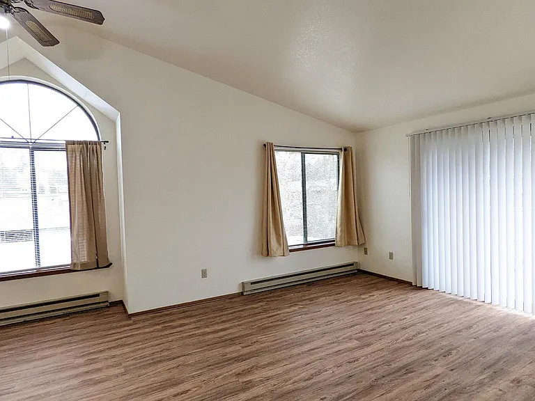 2320 Valencia St — Photo 14