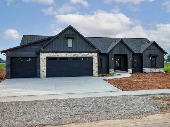 N9233 Touchdown Dr, Appleton, WI 54915