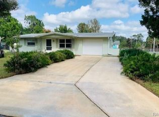 9045 W Wisteria Ln, Crystal River, FL 34429